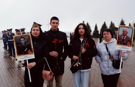 Утренний парад и возложение цветов под градом: как в Самаре отпраздновали День Победы — 10 фото