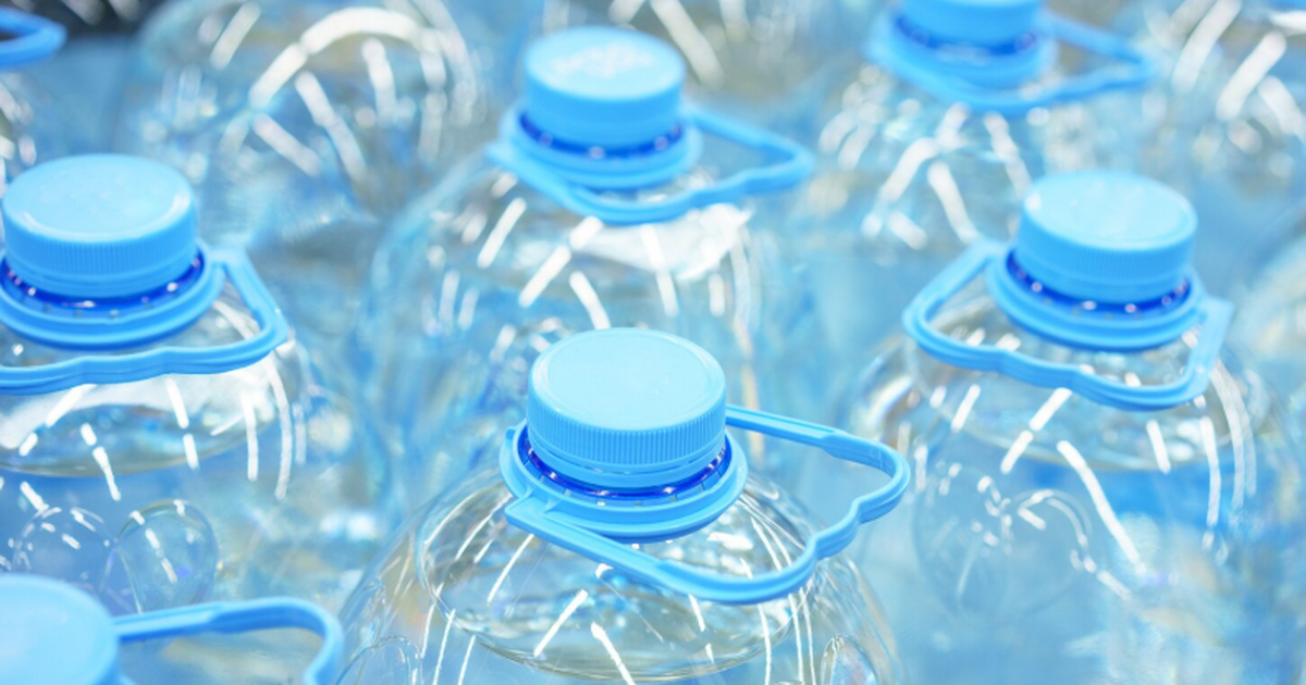 Врач Саурав Сетхи предупредил о скрытых токсинах в тунце и бутилированной воде По информации The Mirror, врач из Калифорнии пр...