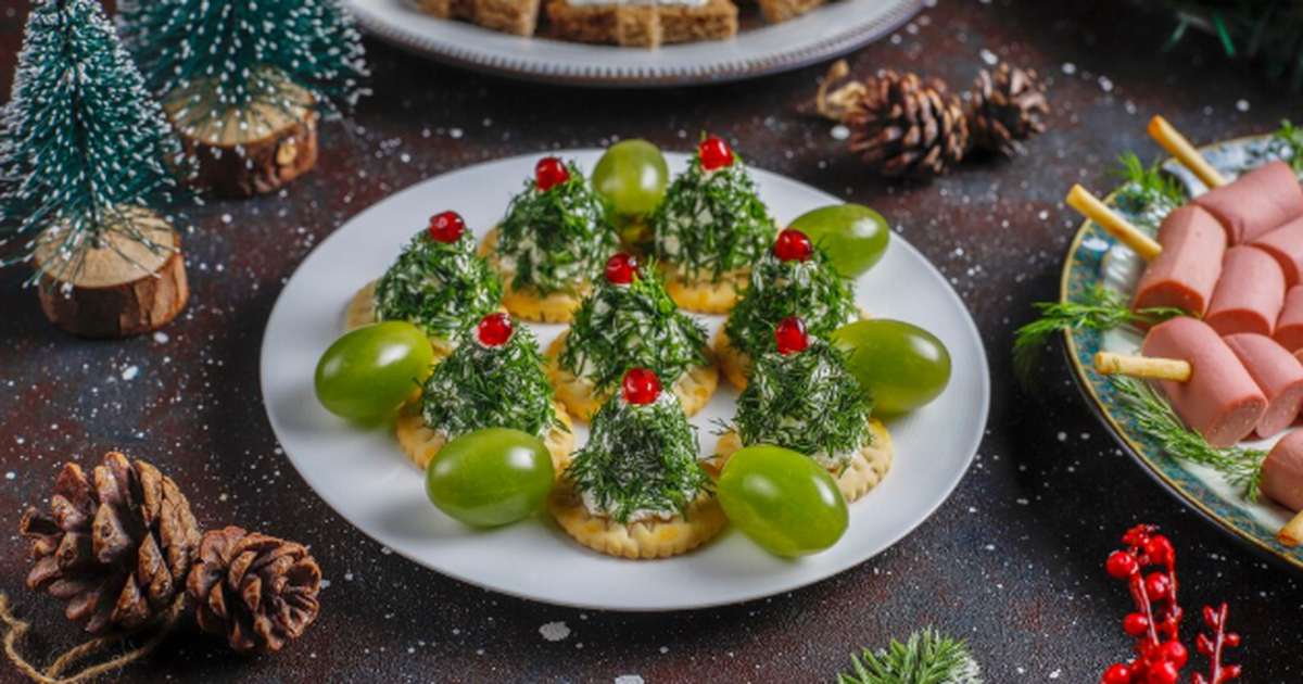 Без оливье и мимозы: Составлен список 5 недорогих и вкусных салатов и закусок на новогодний стол-2026 Меню на праздник хочется собрать вкусное, краси...