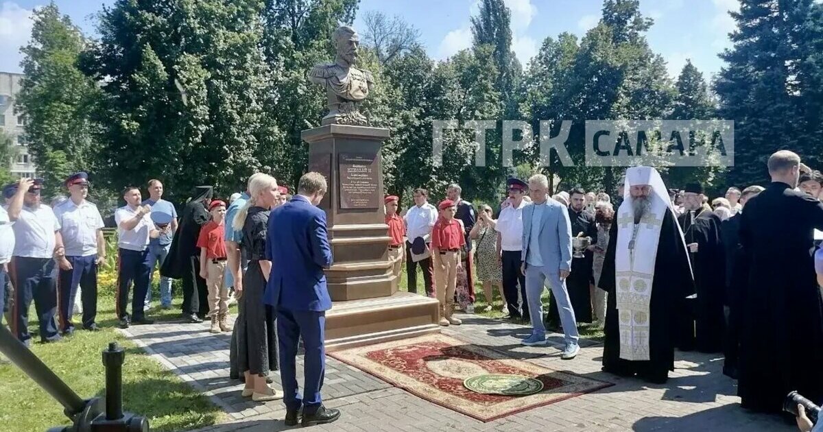 В Самаре открыли памятник святому Царю-страстотерпцу Николаю II Новый монумент установлен в сквере на площади и...