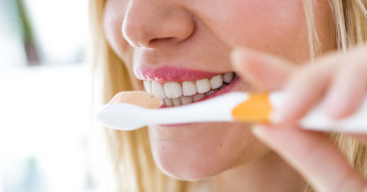 Стоматолог Томассена развеял миф о необходимости дорогой зубной щетки Стоматолог Тима Томассена из Нидерландов призва...