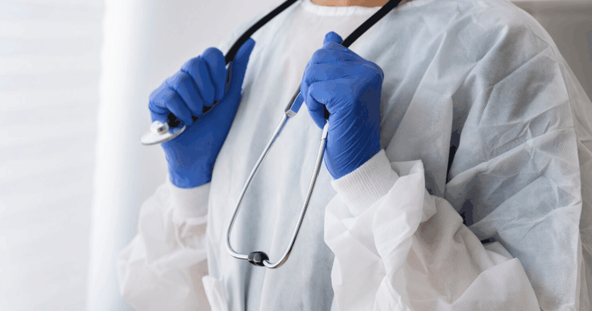 Томас Руссо объяснил, какие симптомы после укус...