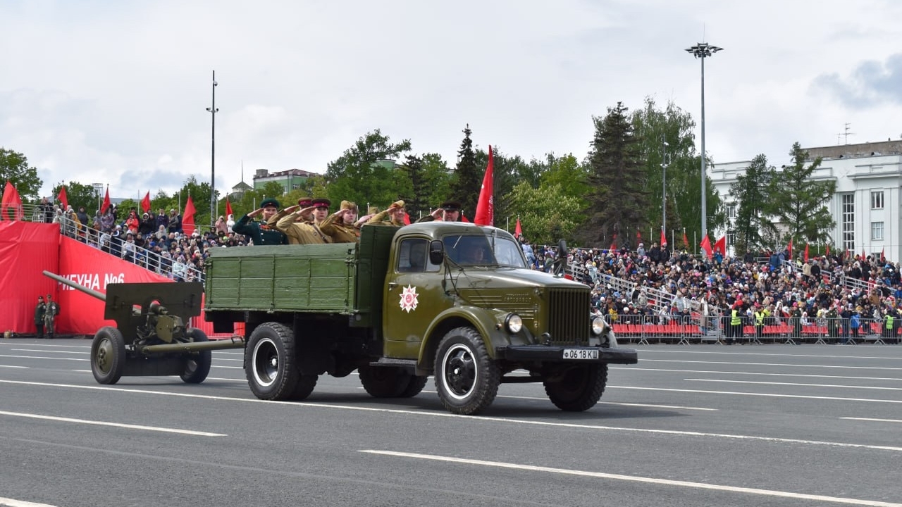 В 2025 году Парад Памяти на площади Куйбышева п...