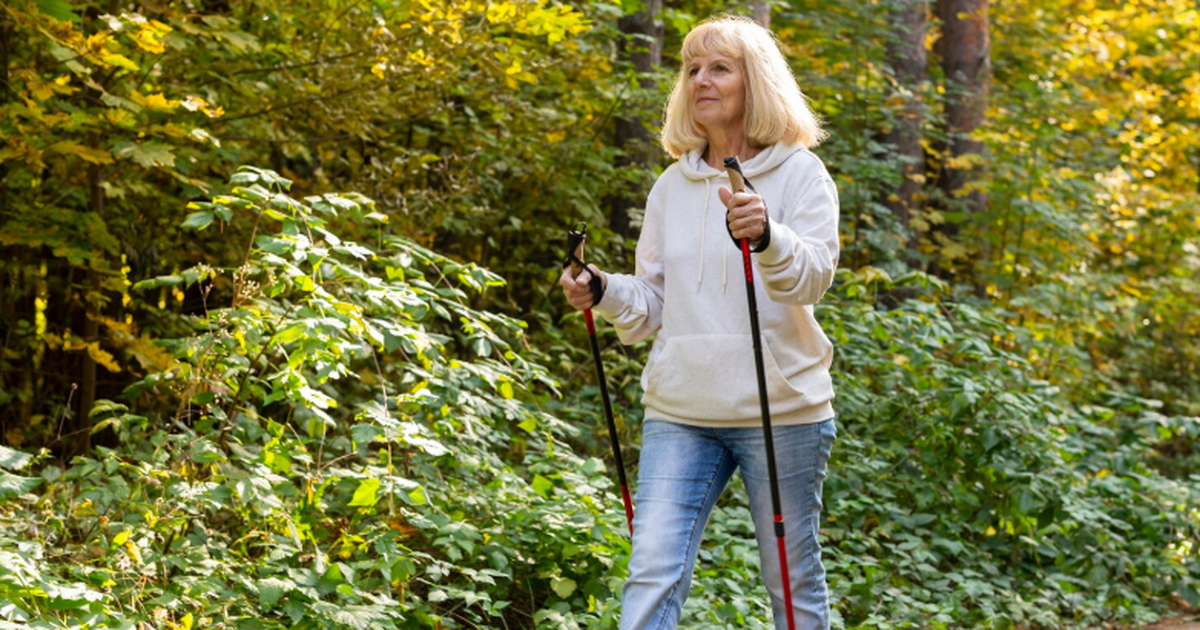 Больше шагов в день связано с более поздним спадом когнитивных функций Увеличение ежедневной физической активности мож...