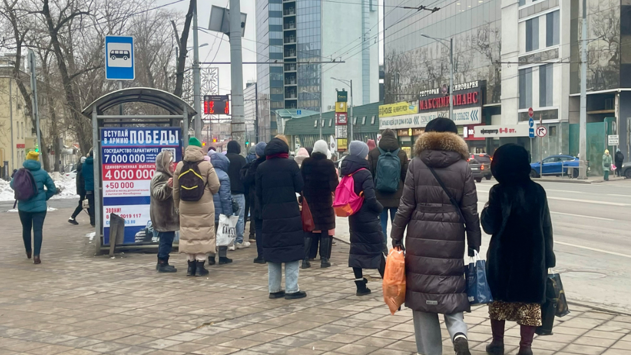 С приходом весны в России традиционно происходи...