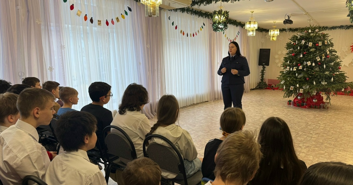 Сотрудники следственного управления посетили во...