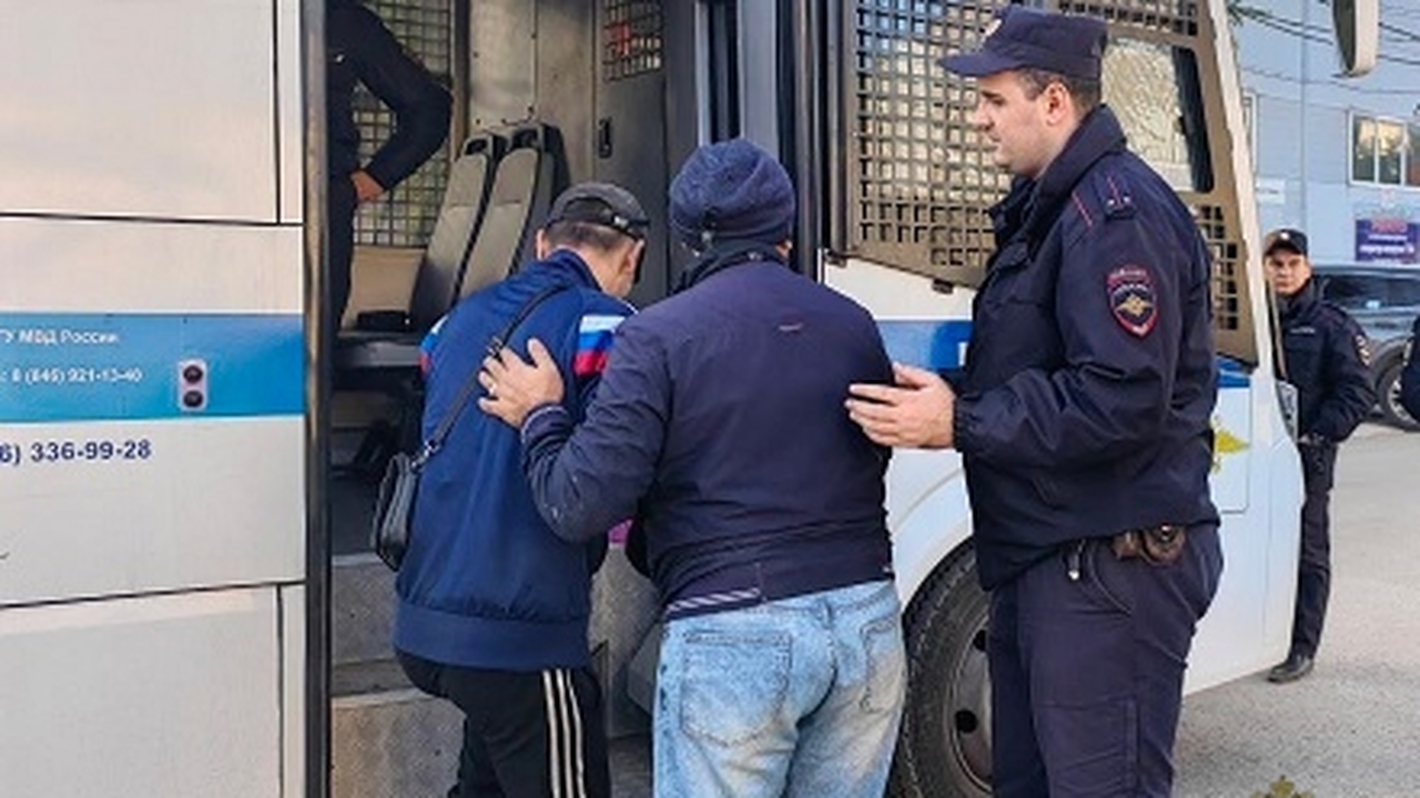 В Самаре в ходе рейда выявили 12 нарушителей миграционного режима Правоохранители провели масштабные проверки на ...
