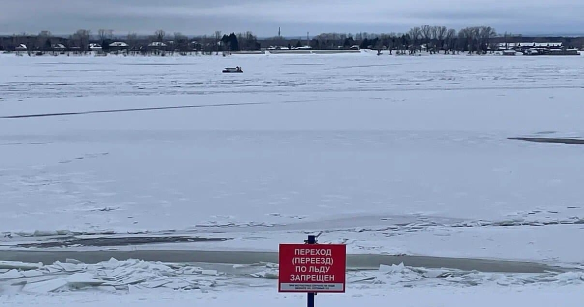 Лед на водоемах пока еще рыхлый и слишком тонкий