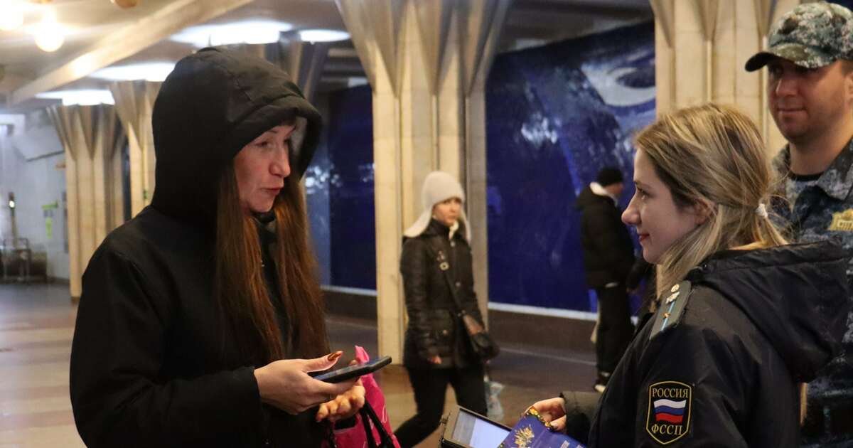 Приставы в самарском метро проверили долги 20 пассажиров за час работы В метрополитене прошла акция "В Новый год - без...