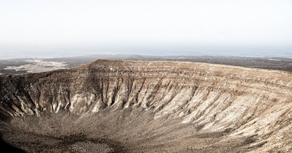 Астероид мощностью 40 атомных бомб оставил кратер в Китае 10 тыс. лет назад Исследователи сообщили о подтверждении метеорит...