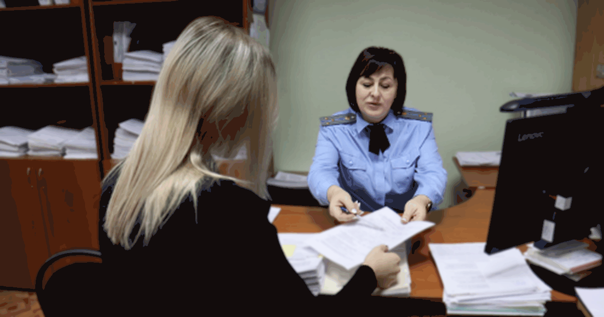 После отбытия наказания женщина задолженность н...