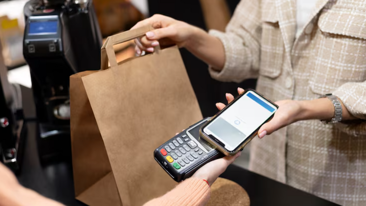 Оплата через T-Pay на iPhone обогнала QR-коды и принесла 1 млрд за 5 дней С 15 сентября 2025 года, когда T‑Pay стал досту...