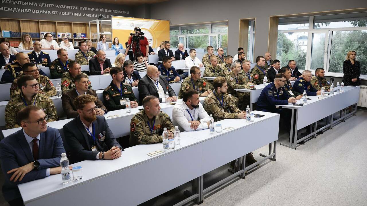 Участников программы поприветствовал губернатор...