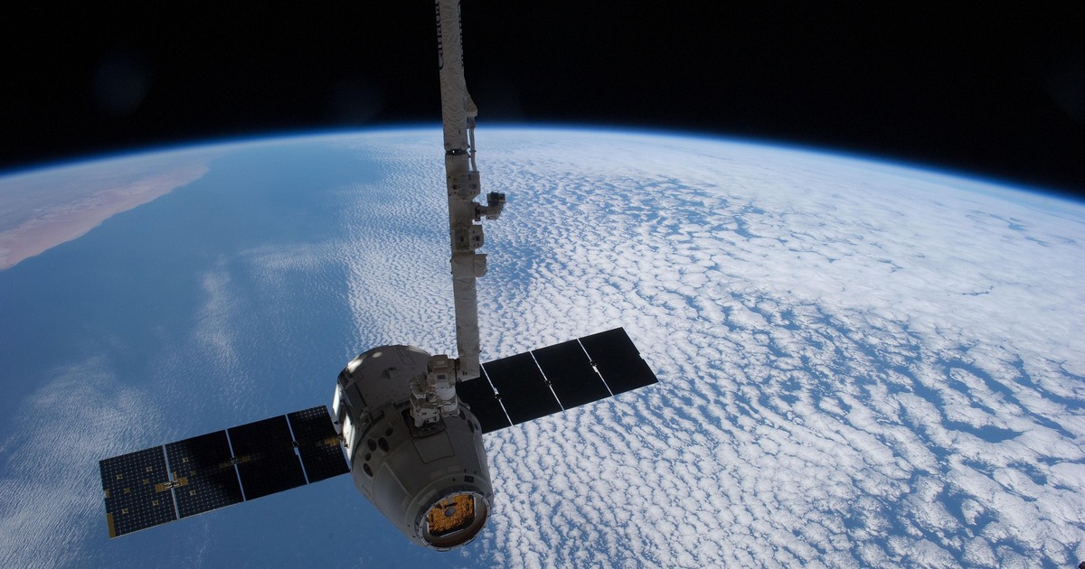 Во время полета отказали четыре двигателя корабля