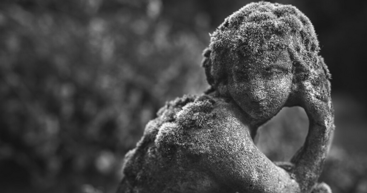 Священник Рощин объяснил, почему христианская могила связывает душу с телом Батюшка Дмитрий Рощин рассказал, что если челов...