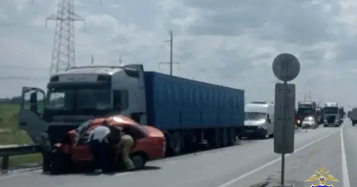 В Волжском районе водитель Lada Granta погиб в ДТП с грузовиком Volvo Водитель легкового автомобиля скончался на мест...