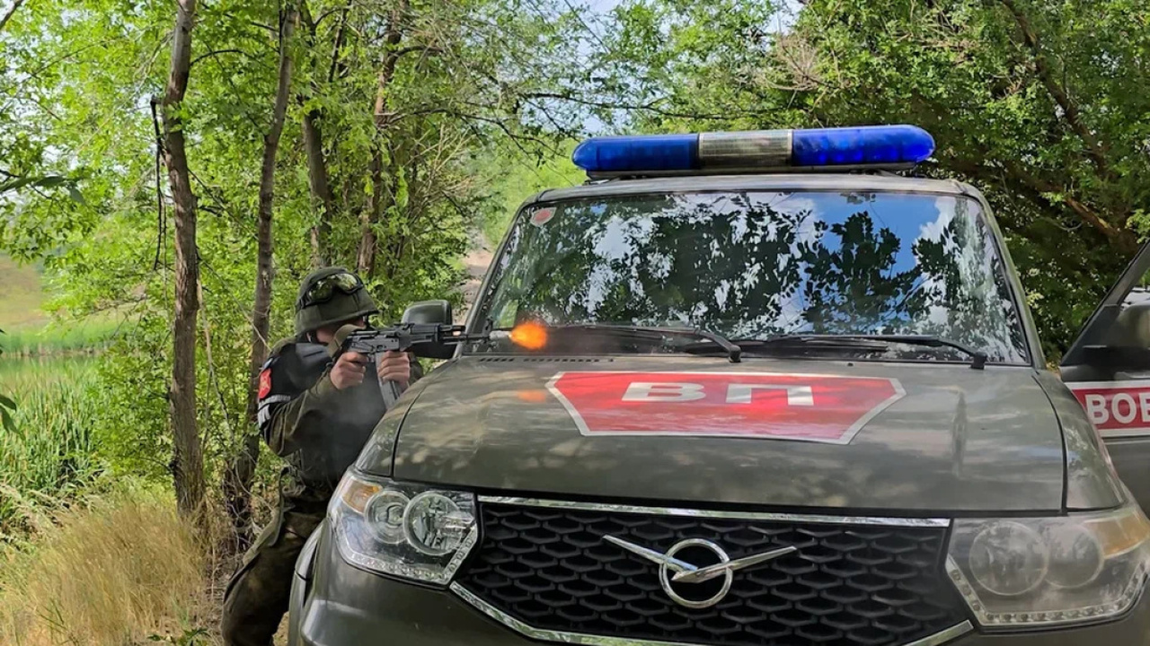 Отражение атаки ДРГ: в Самарской области прошли учения военных полицейских ЦВО Учения проходили на Рощинском полигоне под руко...