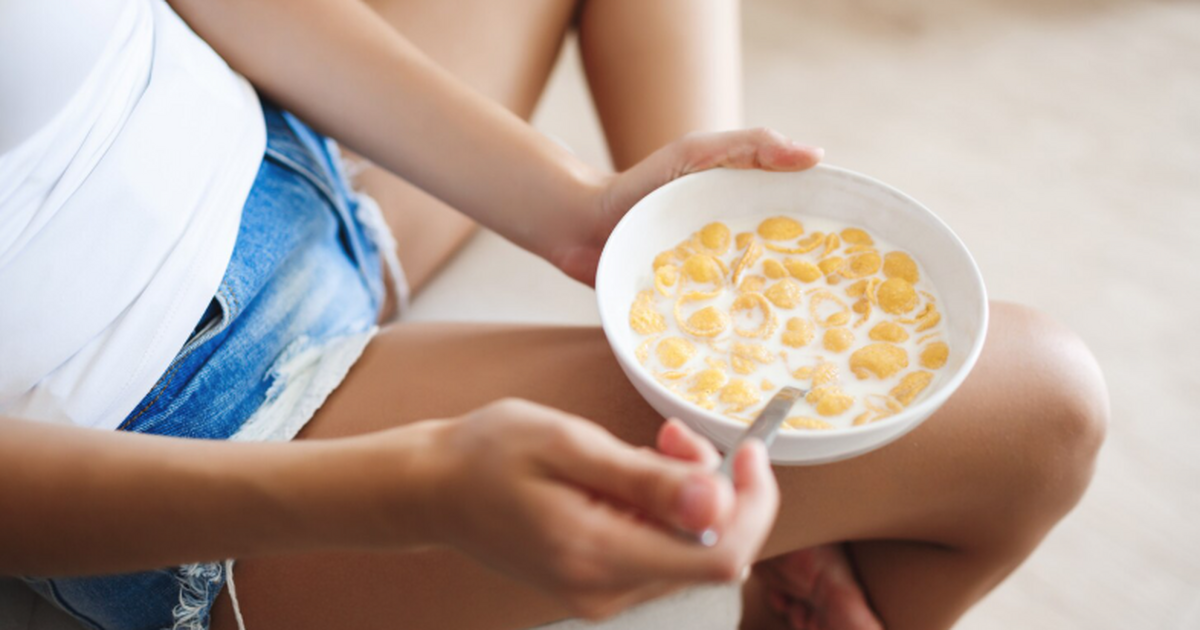 Врач Вердин: нельзя есть хлопья на завтрак из-за лишнего сахара Врач Эрик Вердин объяснил, почему хлопья и слад...