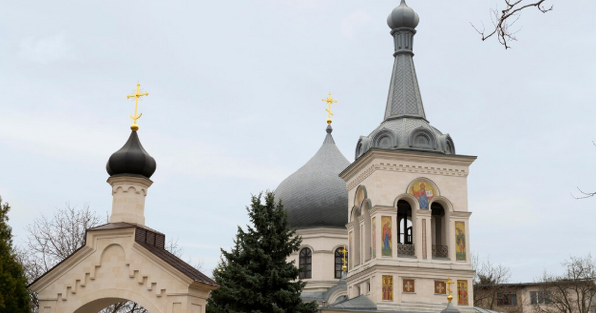 Священники РПЦ объяснили, как правильно утилизировать ветхие иконы Весной прошлого года на берегу реки были найден...