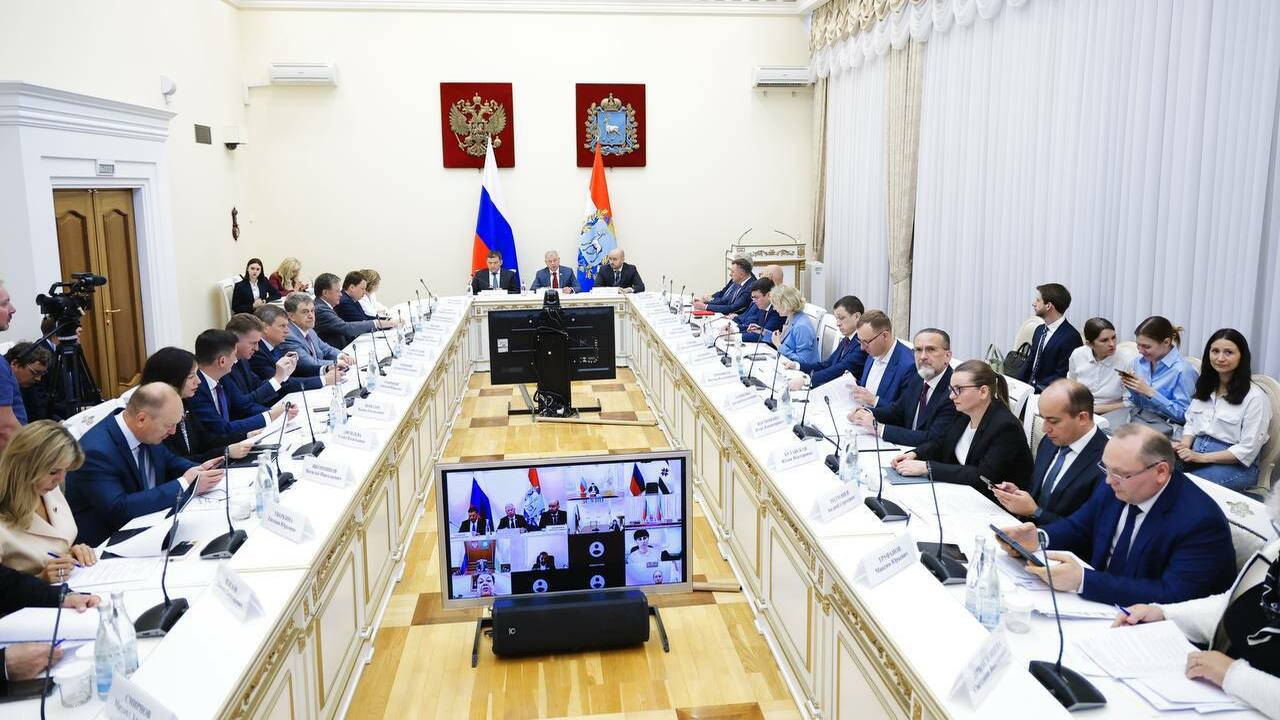 В Самаре прошло выездное заседание бюджетного комитета верхней палаты парламента Обсуждалась структура федерального и региональн...