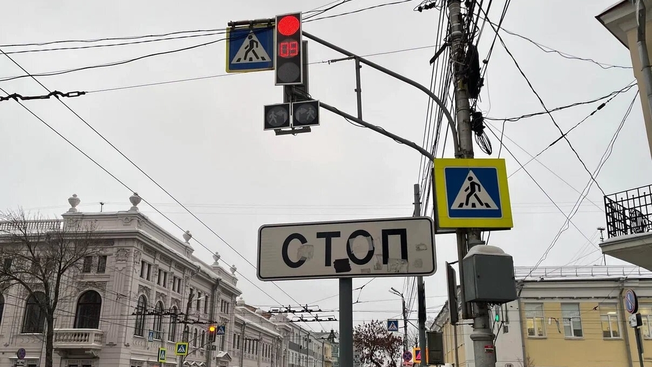 В ГАИ пояснили - что делать, если вы уже встали на стоп-линию и засветился красный сигнал светофора - поймите единожды и навсегда Комплексы видеофиксации чаще всего фиксируют пр...