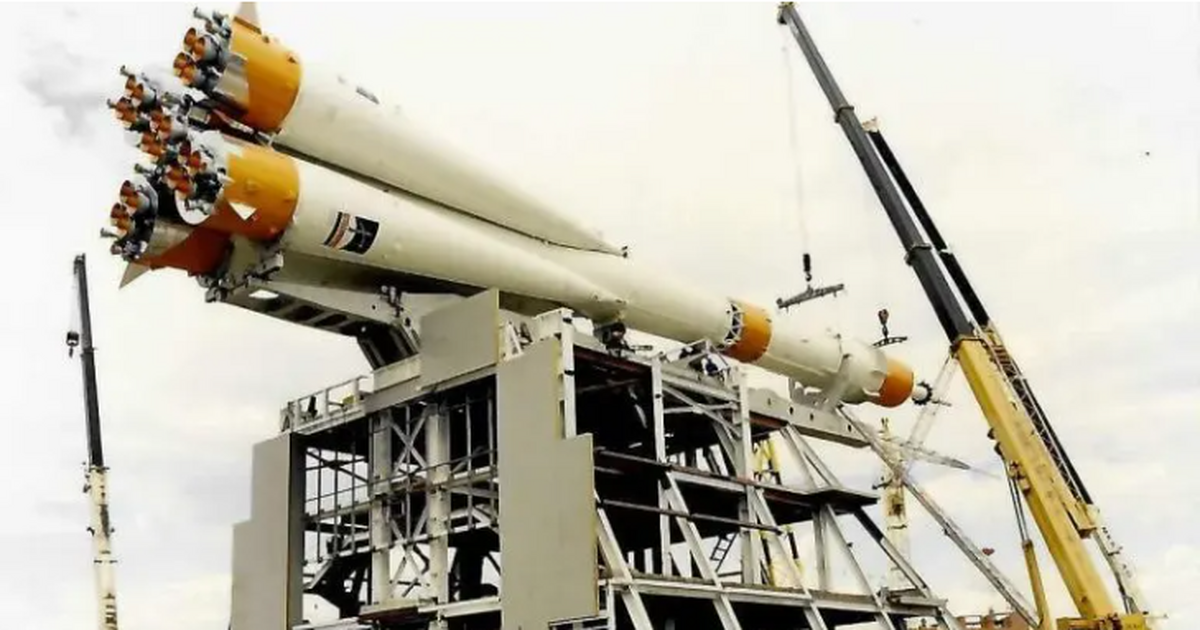 Монумент уникален тем, что в центре города разм...