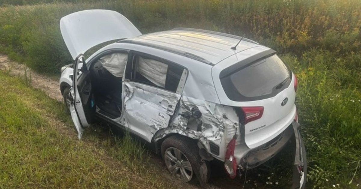 В Сызранском районе водитель Kia столкнулся с двумя грузовиками авария произошла 21 июня 2026 года в 18:40 на 9...