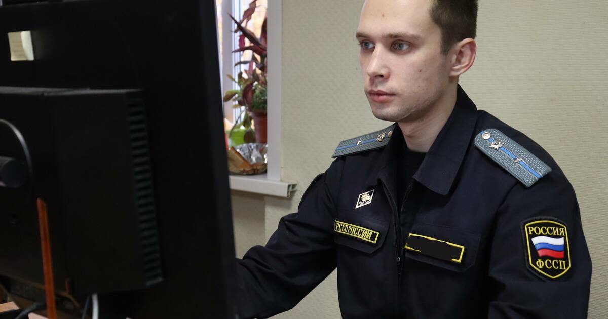 В Самарской области приставы передали разыскиваемого ребенка отцу После одной из встреч женщина не вернула сына б...