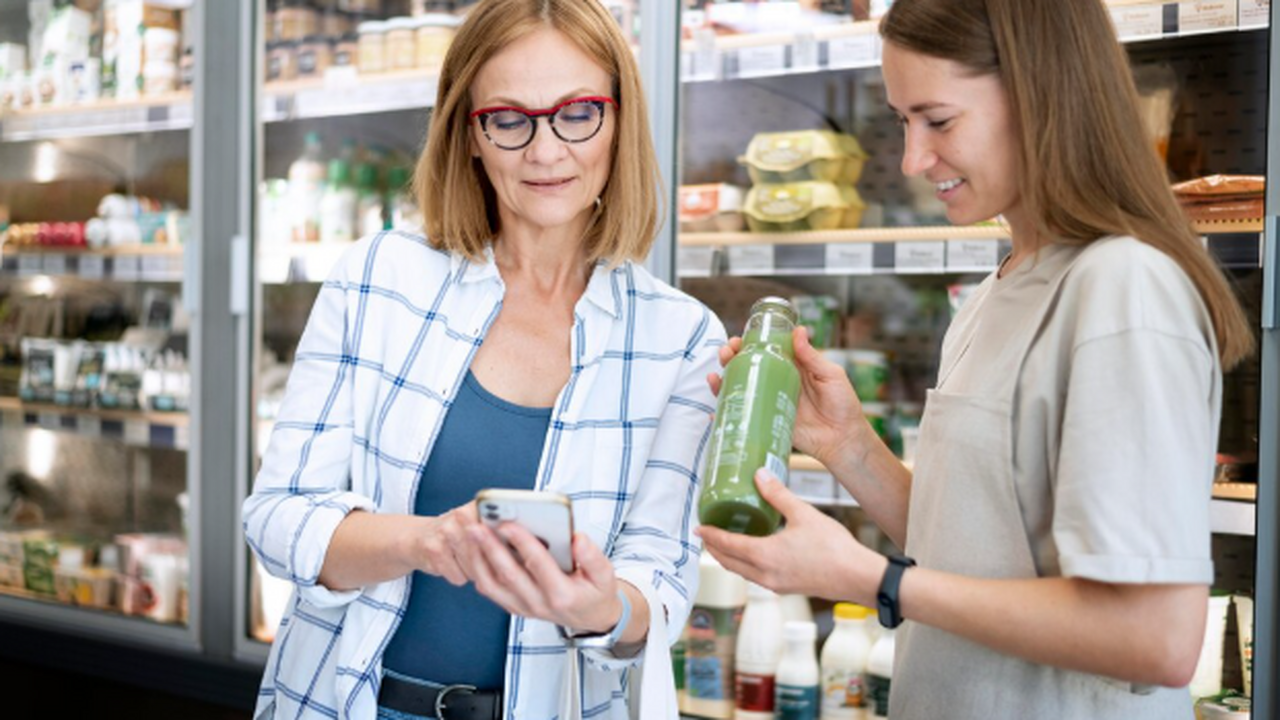 Обычный поход за продуктами для многих пенсионе...