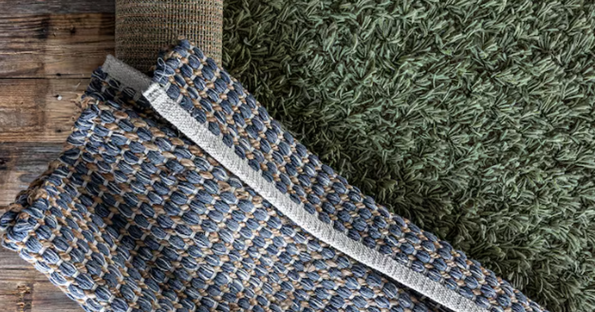 Чищу ковры тяпкой — и даже самый затасканный стал как новенький: мой секрет из деревни Осень, печное тепло, окна в лёгком тумане. На т...