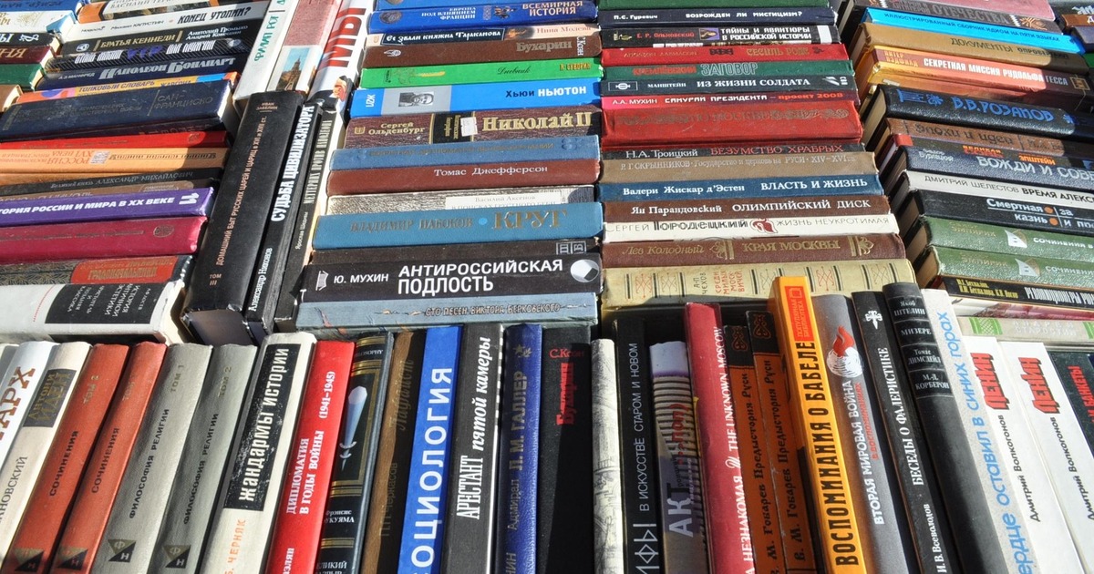 Филолог объяснил происхождение фразы «ни пуха ни пера» и ответа Такой диалог имитировал ссору между близкими лю...