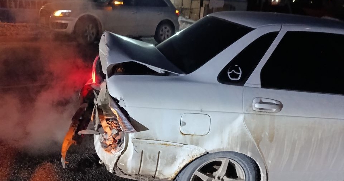 В поселке Сургут столкнулись Lada Priora и Kia ...