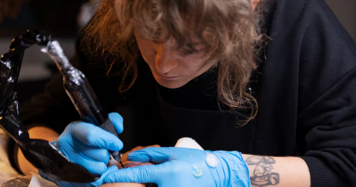 Тату‑чернила не остаются лишь в коже, а мигриру...