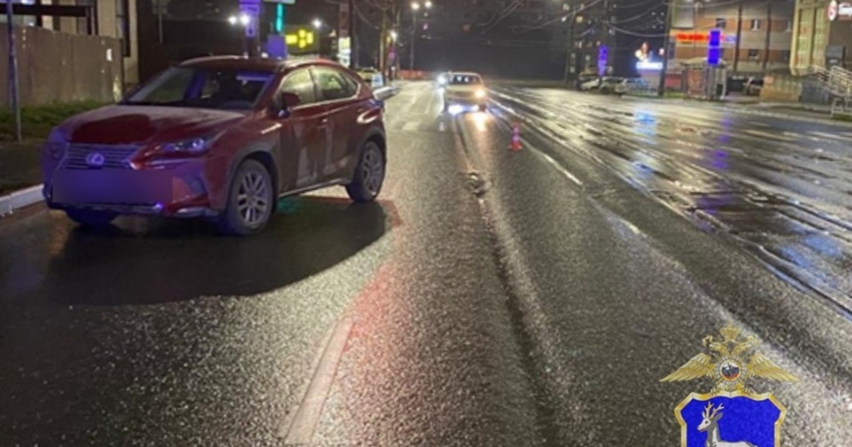 В Самаре женщина на Lexus сбила 14‑летнего подростка у трамвая В Железнодорожном районе Самары 1 ноября 2025 г...