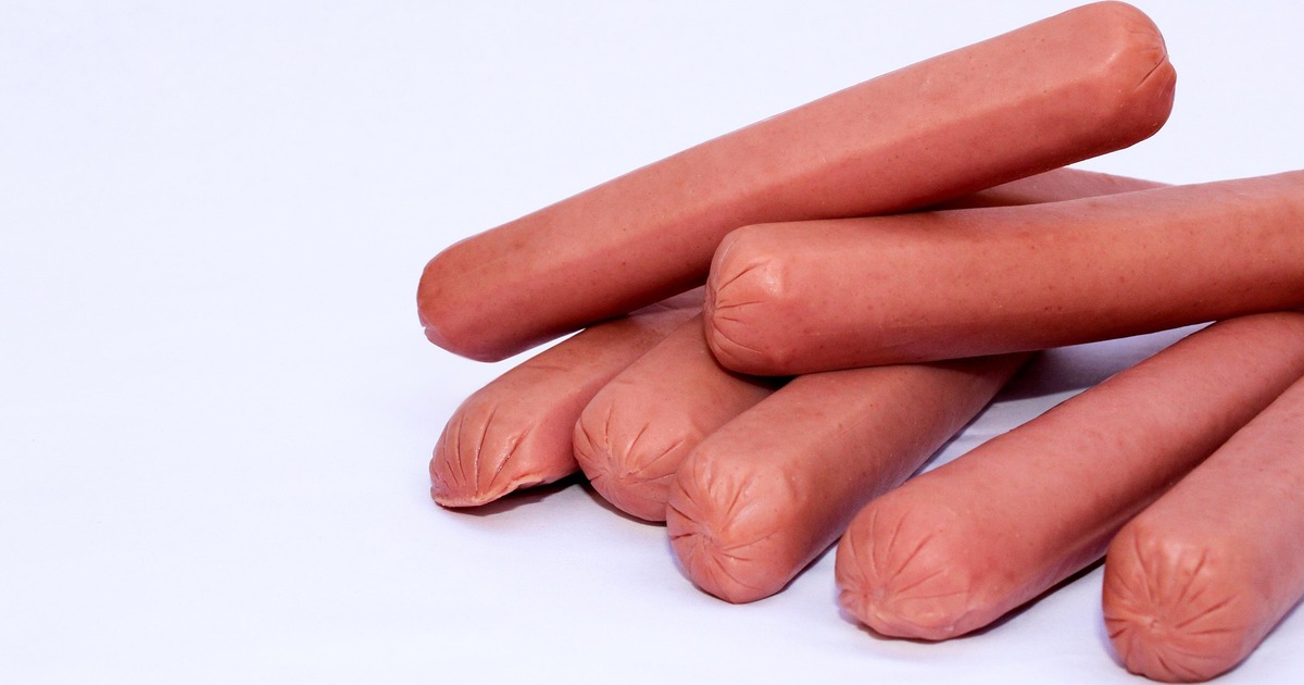 Роскачество разъяснило требования ГОСТа к составу сосисок Специалисты назвали продукты, которые запрещено...