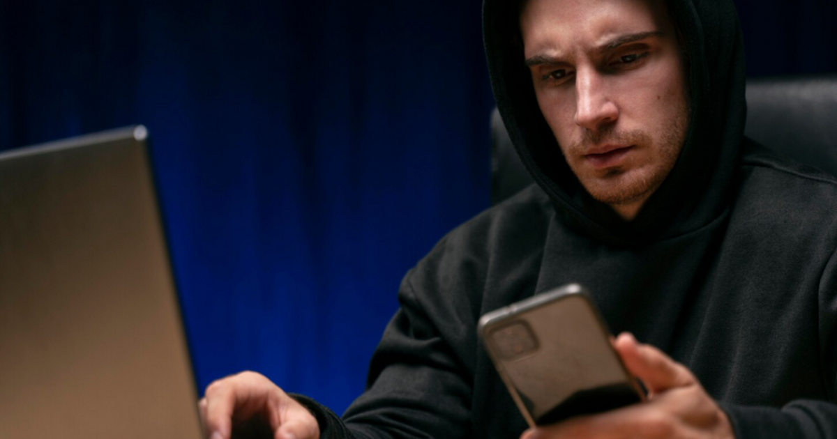 В Петербурге пенсионер отдал мошенникам 49,9 млн «на декларирование средств» Сообщилось о расследовании мошенничества в отно...