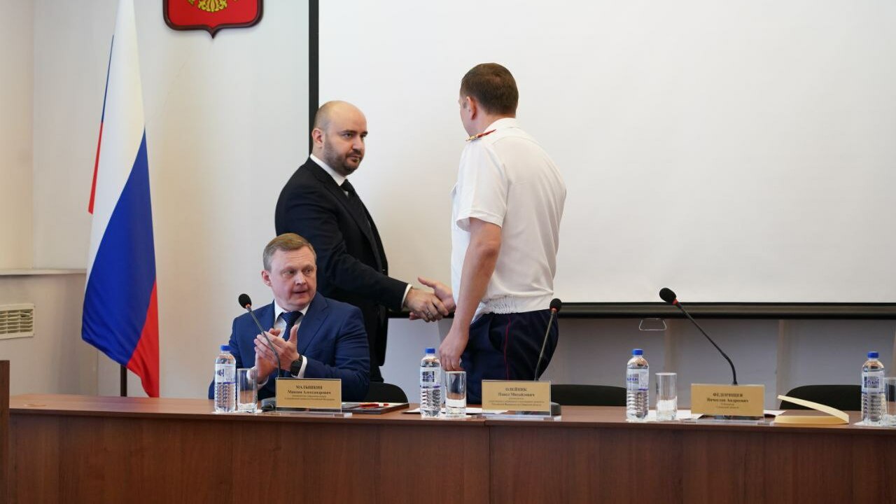 11 июня в Самаре губернатор Федорищев поздравил с назначением главу СУ СК РФ Павел Олейник вступил в новую должность несколь...