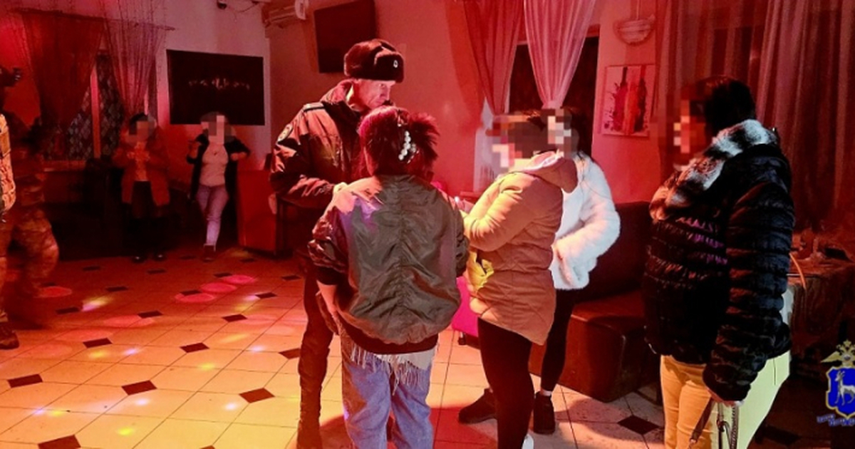 Кроме того, задержаны посетители в состоянии ал...