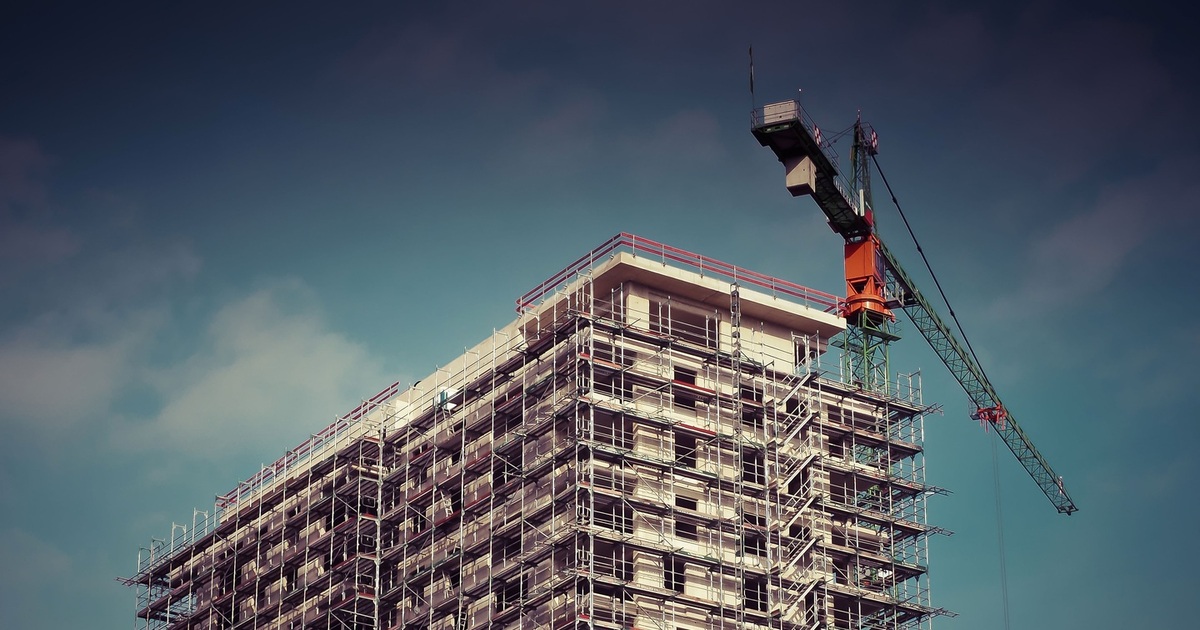 Причем эти два процесса должны идти на рынке па...