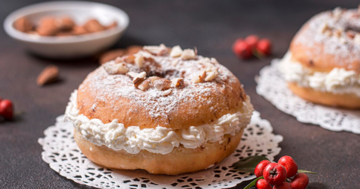 Понадобятся пачка творога и горстка муки: Пеку творожные булочки «Нежность» — быстрый завтрак из простых продуктов Булочки получаются пышными, нежно‑влажными внут...