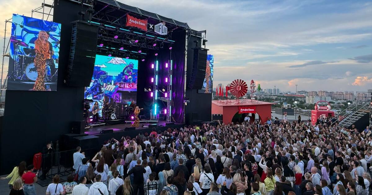 Концерт группы «Моя Мишель» прошёл на крыше «Ав...
