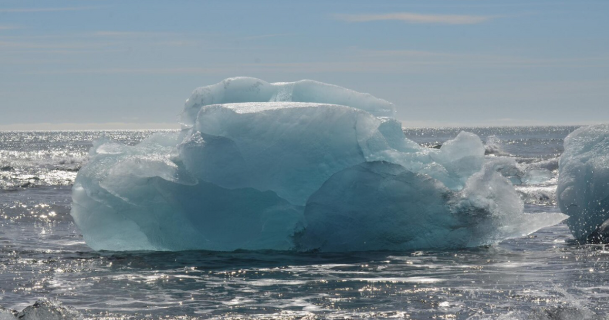 Климатологи объяснили, чем опасно в Арктике обращение вспять таяния льда Учёные обсуждают искусственное восстановление л...