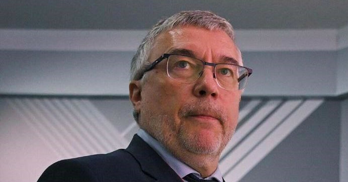 Он находился под подпиской о невыезде по уголов...