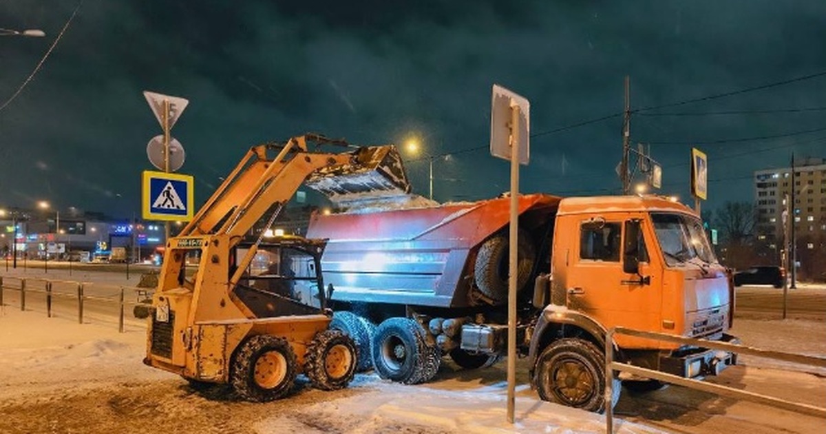 Дорожные службы Самарской области перешли в усиленный режим на праздники Об этом сообщило региональное Министерство тран...