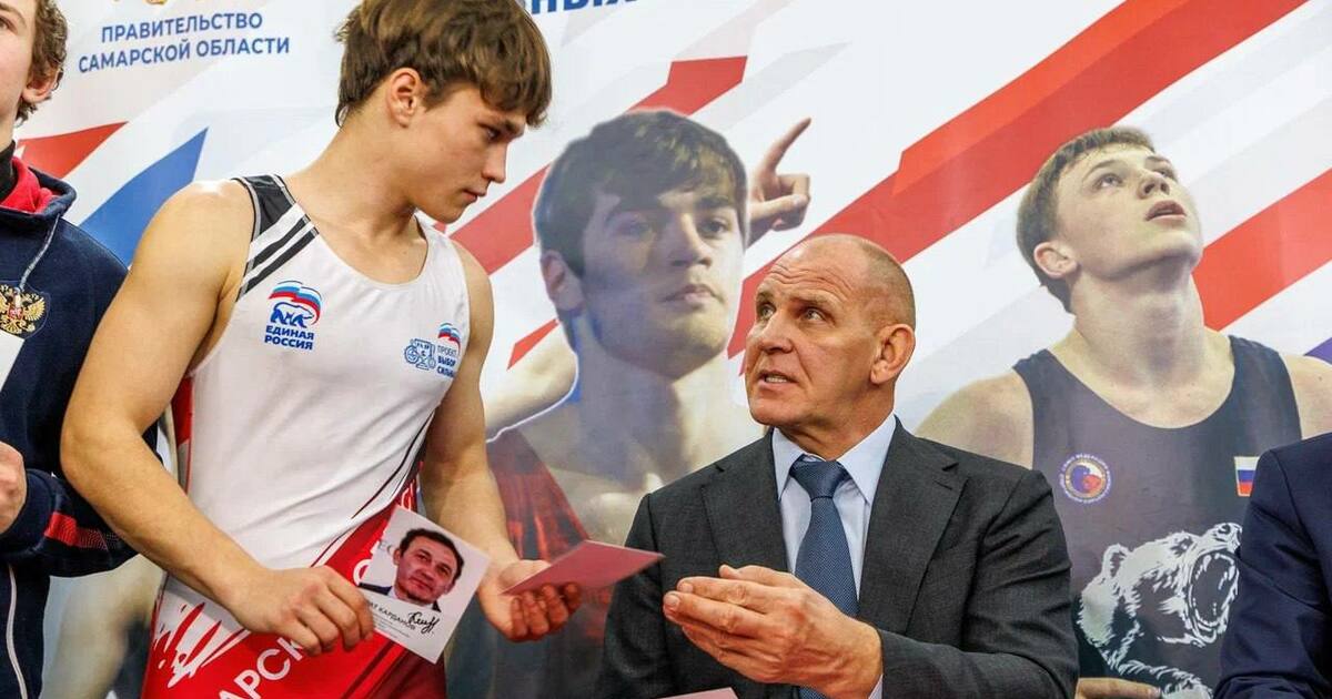 Легенда мирового спорта Александр Карелин открыл секцию борьбы в Смышляевке Спортивный зал школы № 2 в Смышляевке гудел от ...