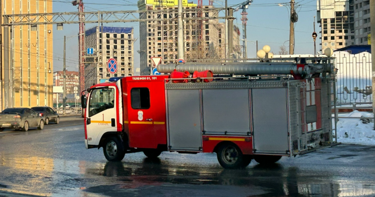 В Самаре утром 4 января произошел крупный пожар...