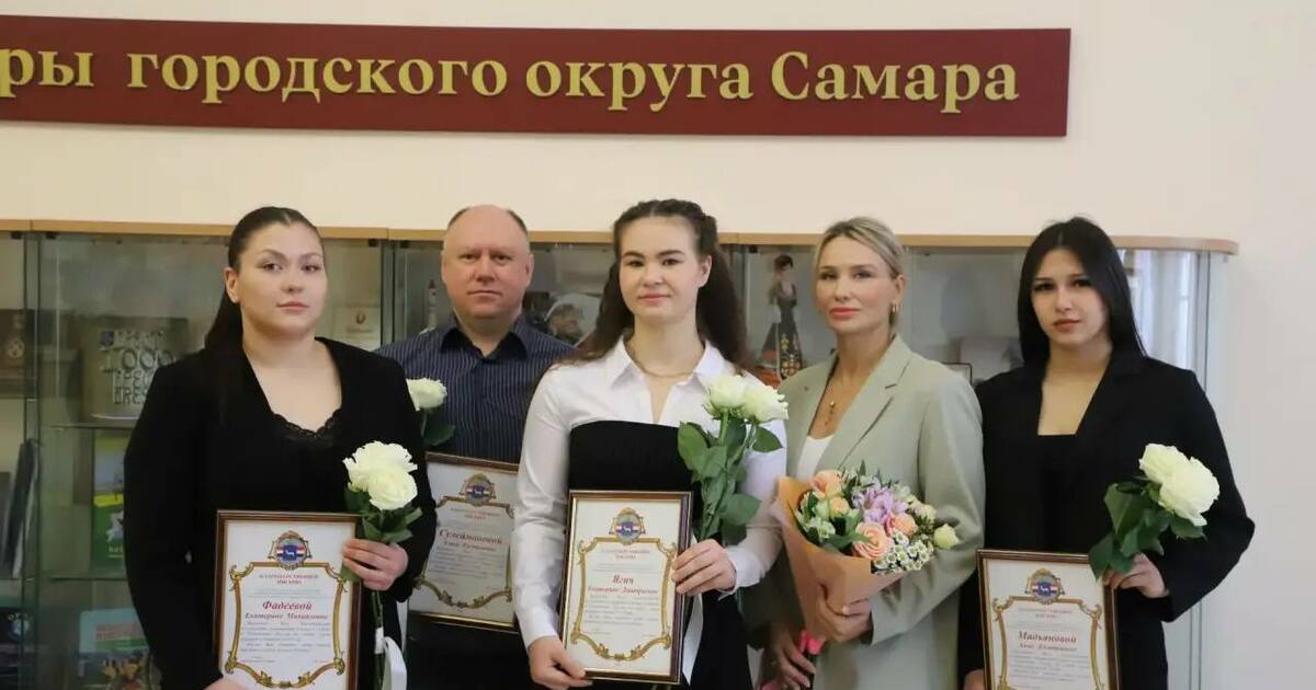 Спортсменки и их тренеры награждены за победы в...