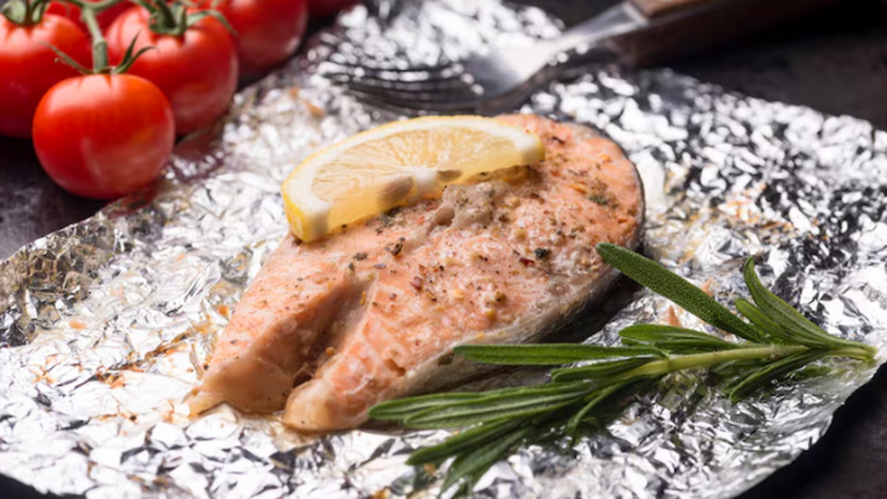 Горбуша у меня сочная, вкуснее дорогой красной рыбы. Отличный рецепт, а главное простой Дешево и ресторанно: горбуша под шапкой из овощ...