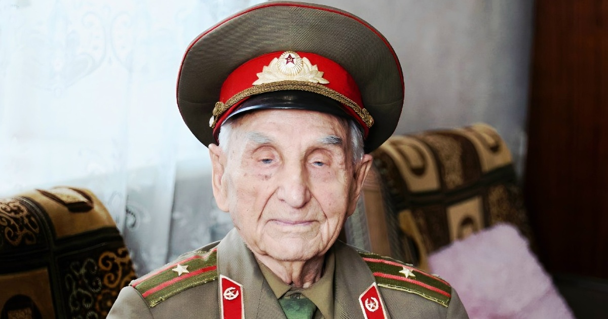 Заслуженного ветерана поздравил глава города Ив...