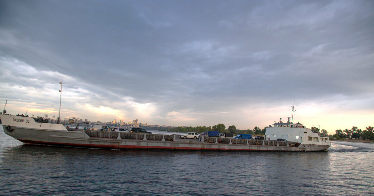 Стартуют перевозки грузопассажирскими паромами